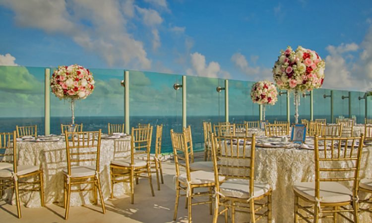 Cancun -Beach-Palace wedding Resort_-Outdoor-Terrace-Reception-Table-setup_By Weddings Romantique