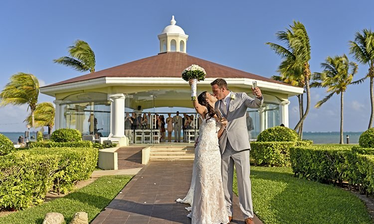 Cancun Palace Resorts Weddings_Moon Palace _Tucan Gazebo_Weddings Romantique