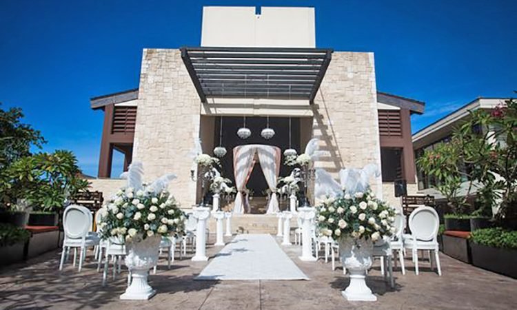 Dreams Riviera Cancun Weddings_Grand Lobby Staircase Ceremony Location set up