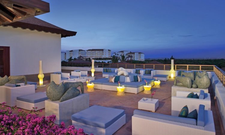 Secrets Playa Mujeres Weddings_Ocean Front Desires Terrace Cocktail hour Location